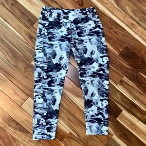 Express athletic yoga Capri